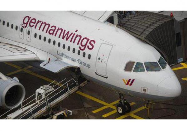 جديد الطائرة الألمانية: أحد الطيارين كان خارج قمرة القيادة قبل تحطمها