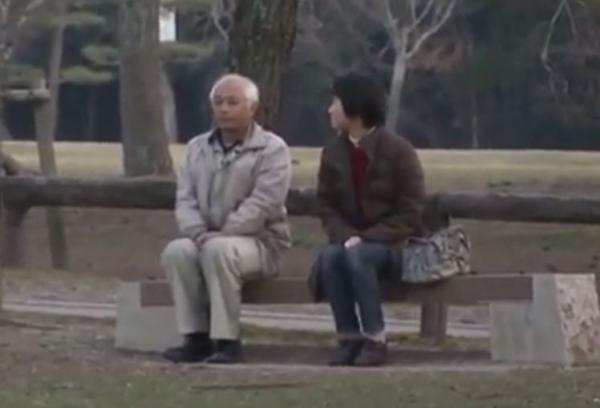 بالفيديو: زوج يرفض الحديث إلى زوجته منذ 20 عاماً