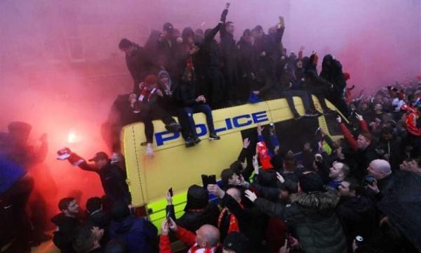 الشرطة الإنجليزية قلقة من تجمع الجماهير خارج الملاعب عند استئناف الدوري