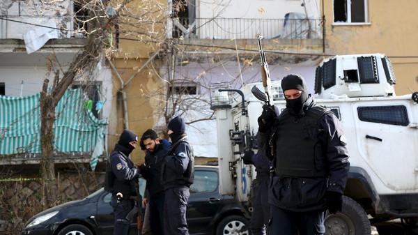 18 قتيلا على الأقل في الهجوم الانتحاري الذي استهدف مركزا للشرطة جنوب شرق تركيا