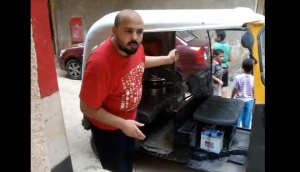 شـاب مصـري ذاهب لزيـاره مُبـارك في المستشـفي