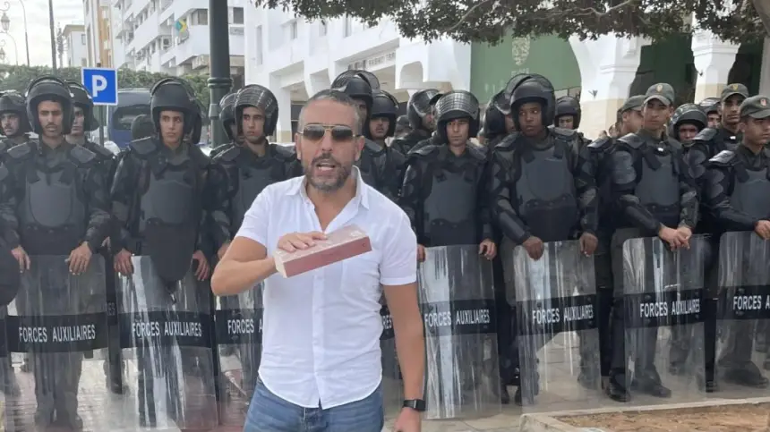 ابتدائية طنجة تدين رضوان القسطيط بالحبس سنتين