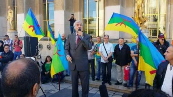 فرحات مهني يخطب امام الالاف من القبائليين ويدعو الى استقلال منطقة القبائل