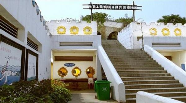 مدينة ألعاب صينية تجذب الزوار بسبب حمّاماتها