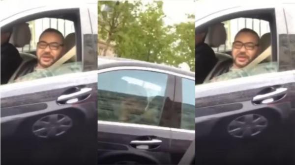 الملك محمد السادس يلقي التحية من سيارته على مغربي مقيم بالخارج