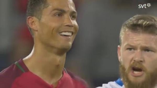 المغرور كريستيانو يهين قائد ايسلندا : " من انت حتى تطلب قميصي " (فيديو)