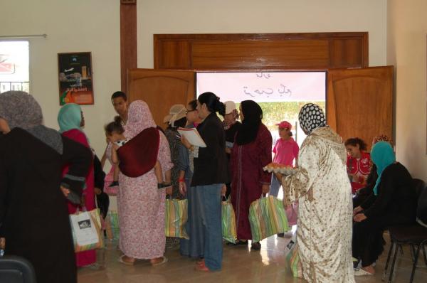 بالصور : جمعية "الأماني" تزرع البسمة في شفاه الأسر المعوزة بتمارة‏