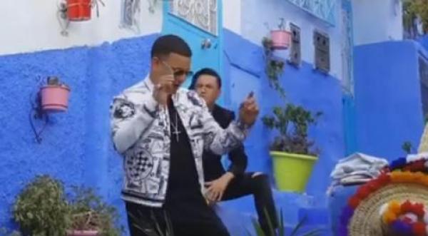 بالفيديو .. تسريب فيديو كليب أغنية تجمع "ريدوان" بمغني "ديسباسيتو" بشفشاون