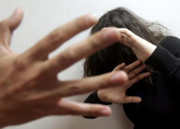 شاب يعتدي بشكل خطير على فتاة تربطه بها علاقة سابقة والأمن يكشف التفاصيل