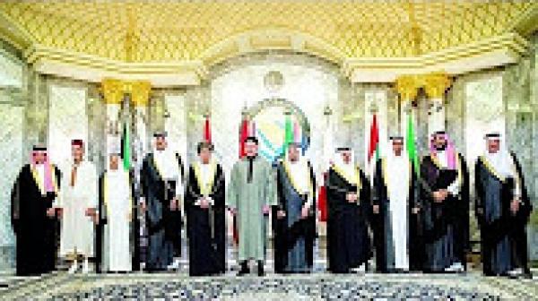 الملك محمد السادس يتدخل لحل الأزمة بين دول الخليج ومصر مع قطر