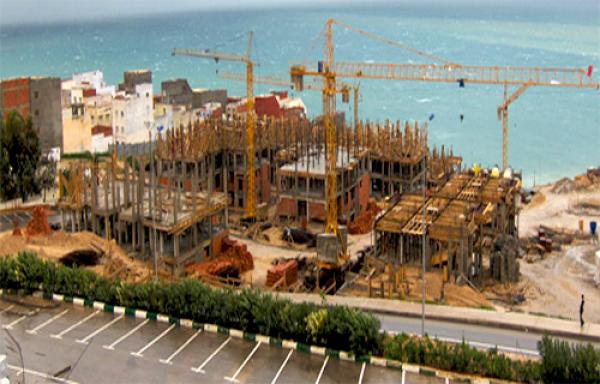 التوقيع بالدار البيضاء على خمس اتفاقيات ضمن برنامج القضاء على السكن غير اللائق بقيمة تناهز ملياري درهم