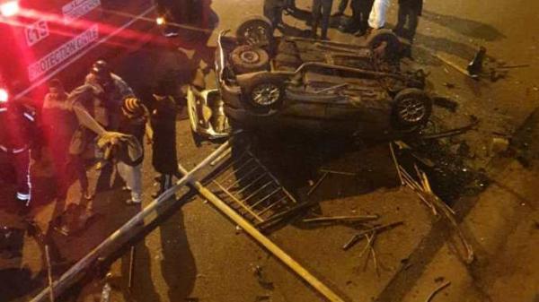 خطير..سقوط سيارة من فوق قنطرة بالدار البيضاء (فيديو)