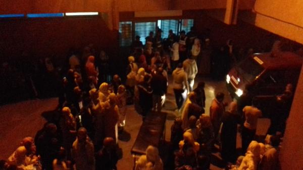 "أخبارنا" تروي تفاصيل حصرية حول حادثة انقلاب حافلة لنقل المستخدمين واصابة 54 بينهم 50 امرأة احداهن بترت يدها