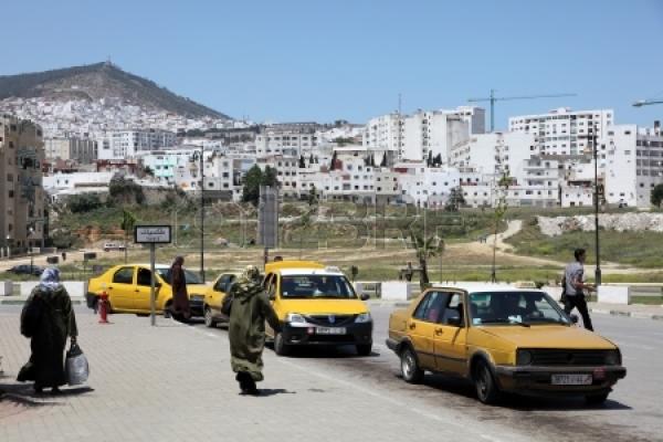 ايقاف سائق سيارة اجرة من الحجم الصغير  في ملكية طبيب بتطوان وهو يوزع المخدرات القوية