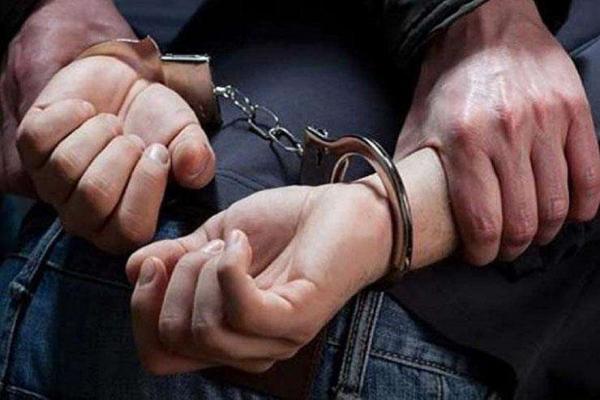 هويته صدمت الضحايا.. لص ملثم يسطو على محلات تجارية باستعمال السلاح والأمن ينجح في اعتقاله