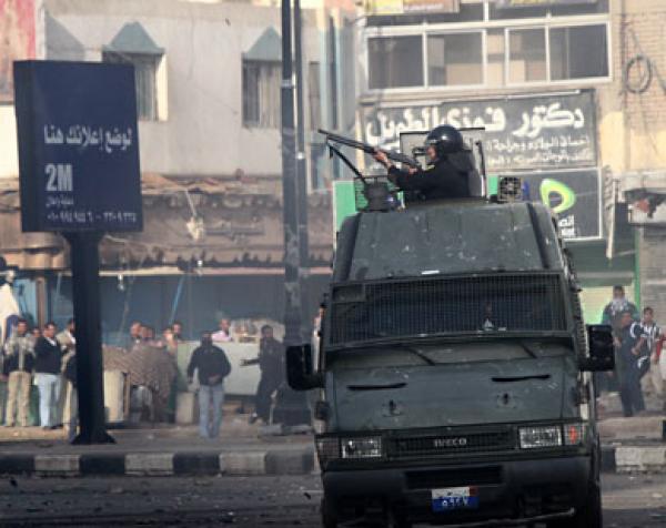 مبارك يستنجد بواشنطن  