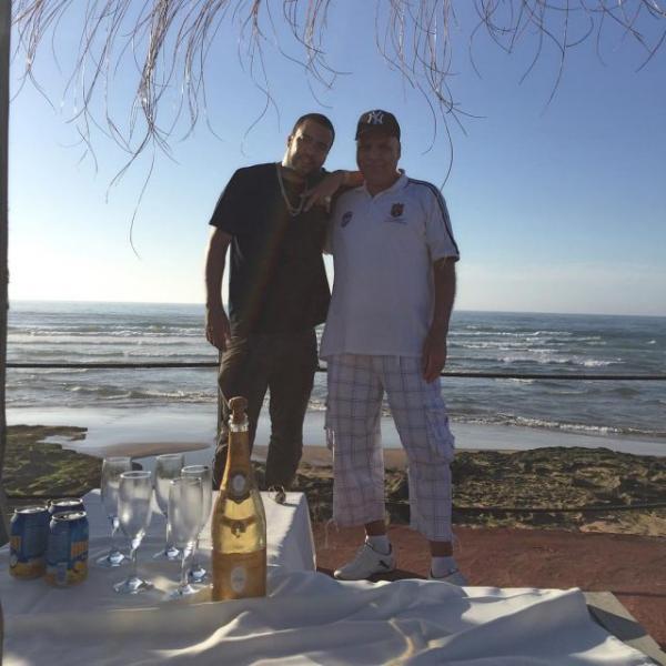 فرانش مونتانا يتصالح مع والده "الفقير" ويقدم له هديتين قيمتين