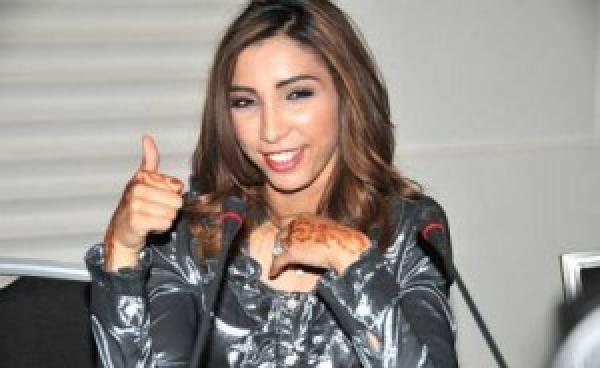 دنيا باطما تستعد لإطلاق أغنيتين مغربيتين في شهر يونيو	