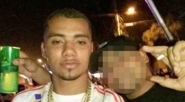 تاجر مخدرات يخطف مُمرضين لإجبارهما على تطعيم السكان