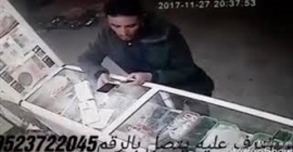 لحظة سرقة لص محل هواتف على طريقة «اخطف واجري»  بمدينة سطات