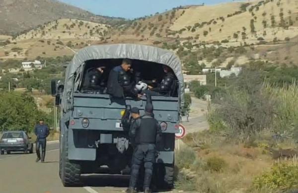 تحسبا لأي طارئ...المغرب يشرع في نشر عناصر الدرك الحربي على طول حدوده مع الجزائر