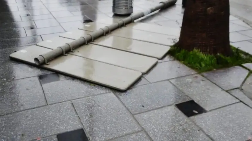 هيجان البحر بشاطئ "مالاباطا" بطنجة يخلف خسائر مادية جسيمة