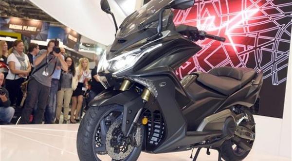 كيمكو يطلق دراجة نارية وسكوتر معاً