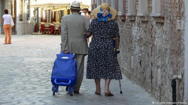 بعد 61 عاما من حياة زوجية سعيدة زوج وزوجة يموتان بنفس اليوم