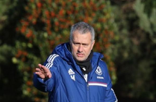 مورينيو يتمني ضم ألونسو وسواريز