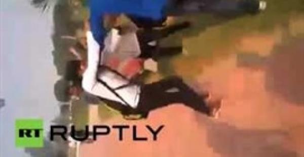 بالفيديو.. هنديتان يعتديان بالضرب على متحرش في حديقة عامة