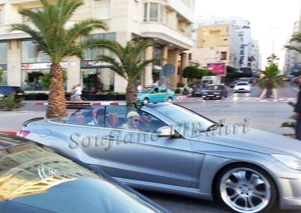 صورة اليوم : الملك محمد السادس رفقة مستشاره فؤاد عالي الهمة قبيل موعد الإفطار بطنجةS