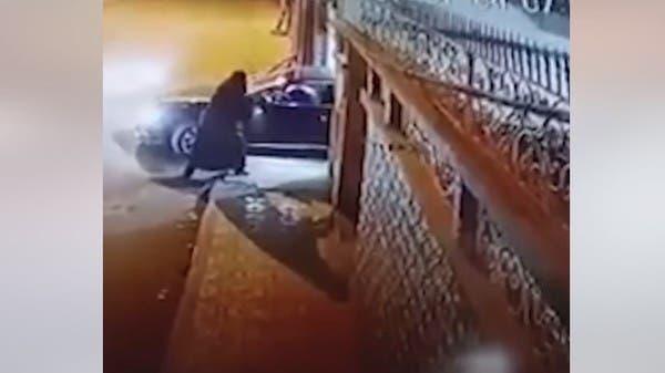 على شاكلة الأفلام.. فيديو مروع يوثق لعملية اغتيال رجل أعمال جزائري أمام أنظار زوجته