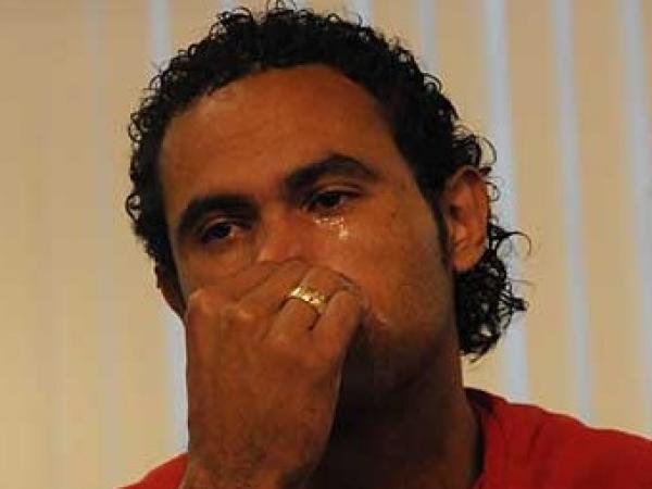 قصة اللاعب الذي قتل عشيقته وألقى بها لكلابه