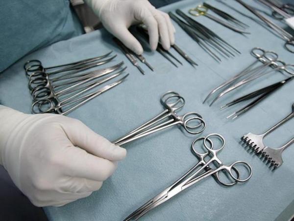 خطير : أدوات جراحة خاصة بمستشفى بن سينا تباع في سوق للمتلاشيات