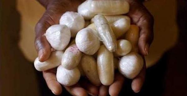 أمن مطار الدار البيضاء يُخرج هذه الكمية الرهيبة من المخدرات من أمعاء ستة إيفواريين