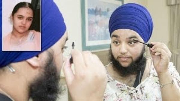 فتاة هندية تطلق لحيتها وشاربها