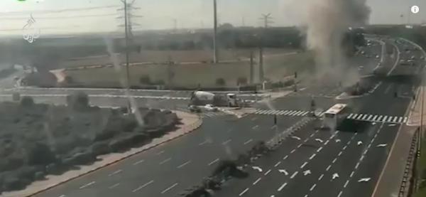 لحظة سقوط صاروخ للمقاومة قرب مستوطنة "جان يفني" في مدينة أسدود داخل إسرائيل