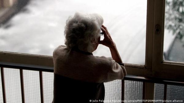 دراسة: العلاج الهرموني بعد انقطاع الطمث قد يزيد خطر الإصابة بالزهايمر لدى كبار السن