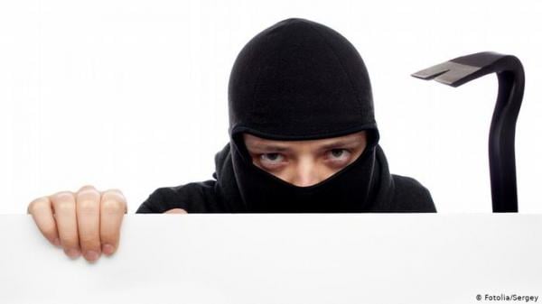 القبض على لص مسن فاقت قيمة سرقاته 400 ألف دولار!