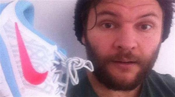 بالصورة: بريطاني يبحث عن "سندريلا" نسيت حذاءها في سيارة الأجرة