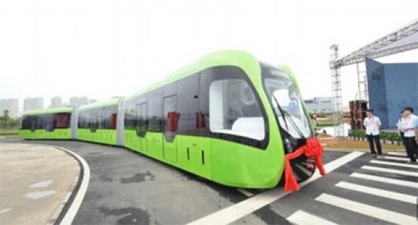 الصين تكشف عن أول قطار بلا سكة حديد