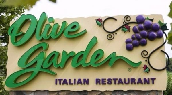 زوجان يطلقان اسم مطعمهما المفضل على طفلتهما