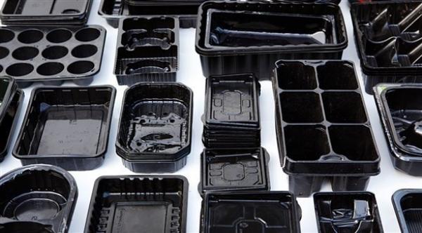 لهذا السبب البلاستيك الأسود خطر على البيئة ..تجنب شراءه