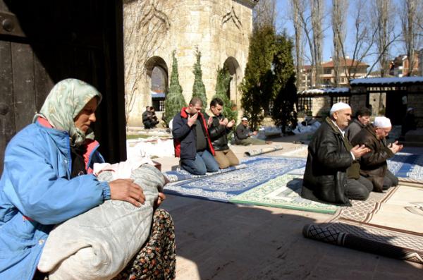 فتاوى تبيح الافطار في رمضان لمسلمي شمال أوروبا والقضاء في أوقات أخرى