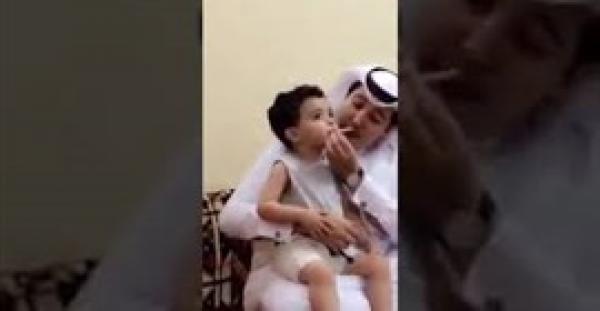 السجن لسعودي أجبر طفلا على تدخين سيجارة