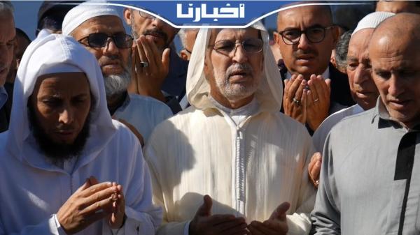 تأثر سعد الدين العثماني أثناء دفن شقيقه بإنزكان