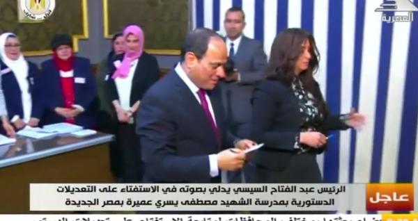 السيسي يدلي بصوته في استفتاء التعديلات الدستورية لتمديد حكمه إلى 2030