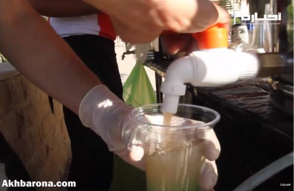 شاب مغربي ينجح في إنشاء مقهى متنقل لبيع "القهوة الباردة" بوجدة