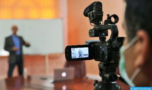 وزارة التعليم تُعلن توقيف بث الدروس المصورة عبر القنوات التلفزية الوطنية