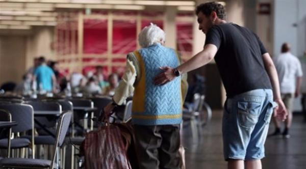 في ألمانيا.. غرامة على تجاهل مساعدة المسنين